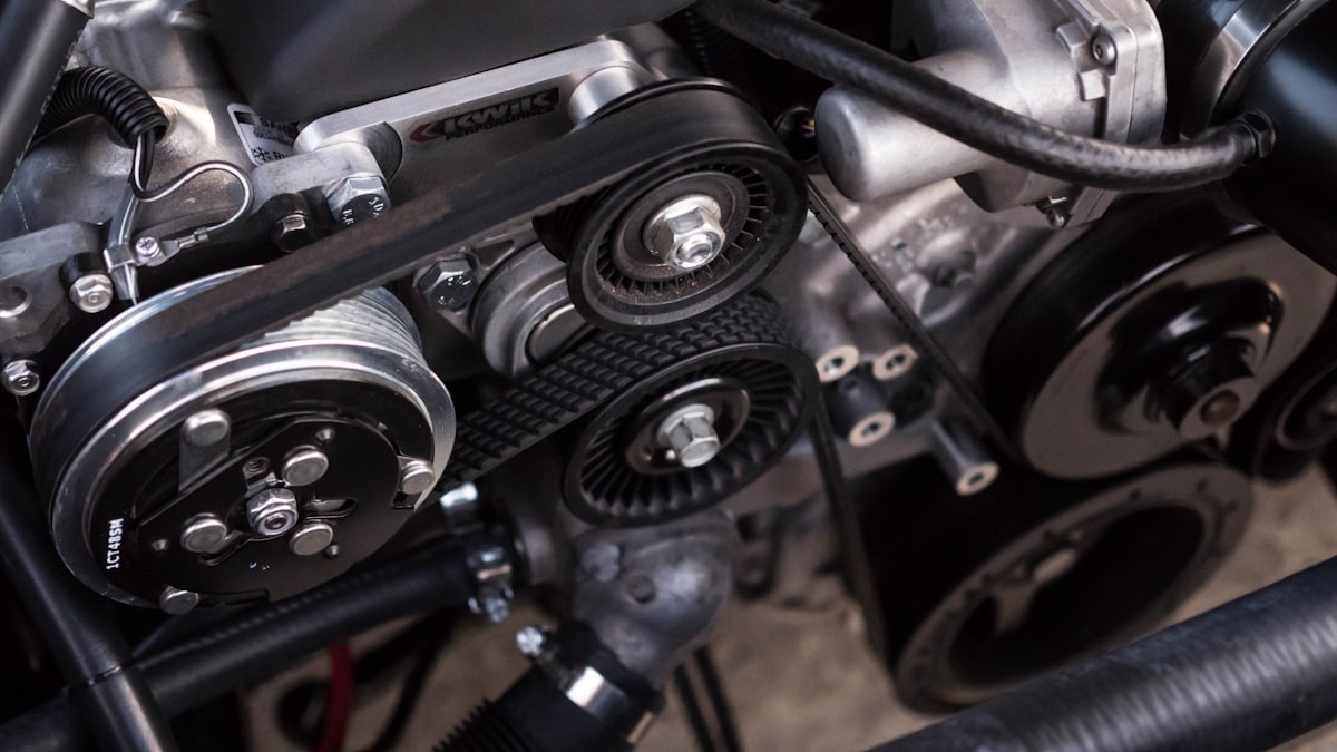 Photo of the cracked serpentine belt